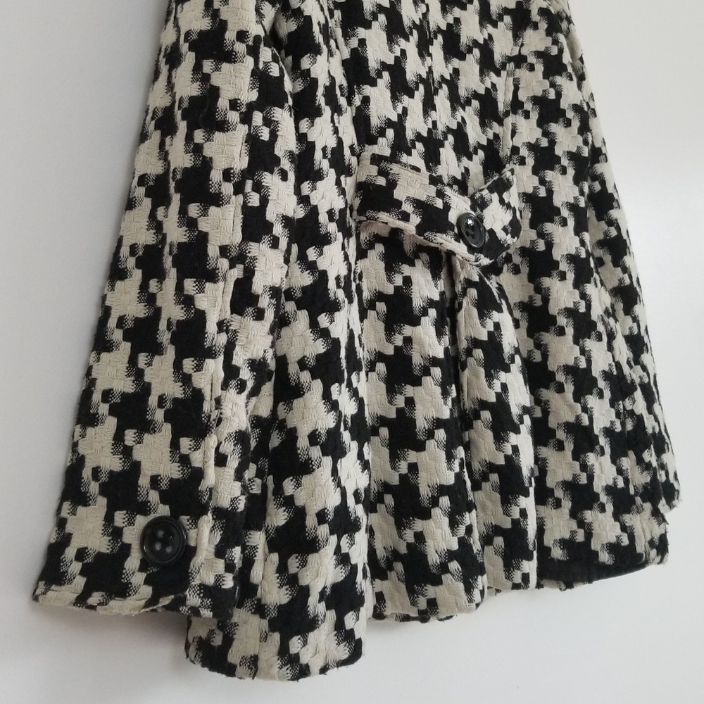 SOLD • Black and White Candie's Fall Winter Coat - Picture 4 of 8